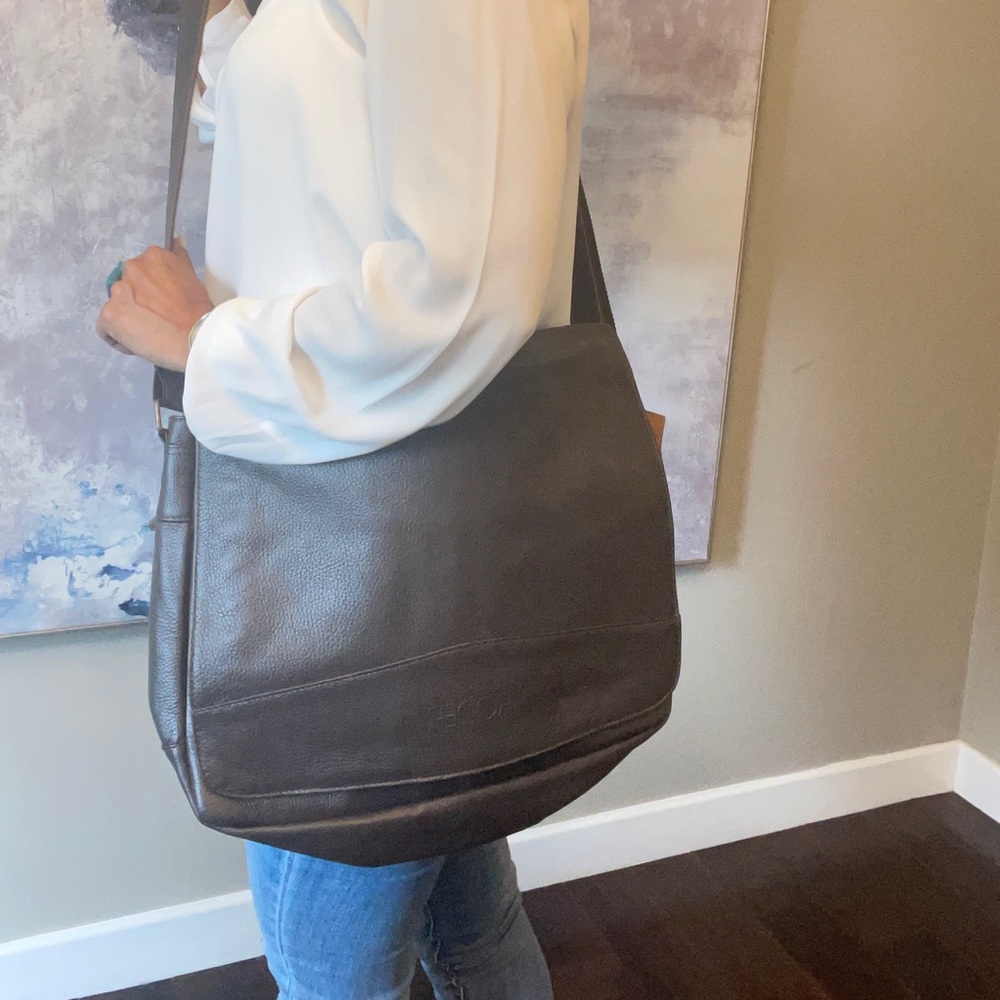 Leather computer bag. Original made in Brazil with fine and elegant leather.